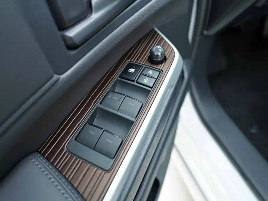 Toyota Granvia — миниатюра 11