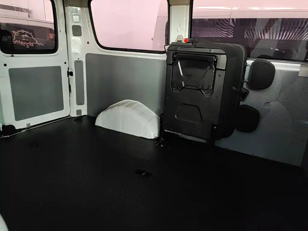 MAXUS V80 — миниатюра 17