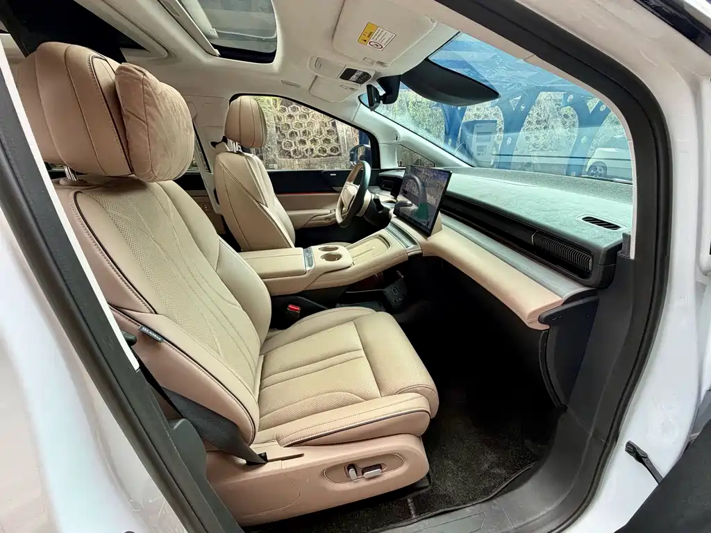 XPeng X9 — миниатюра 11