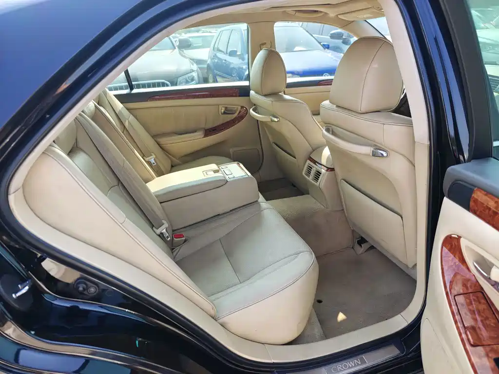 Toyota Crown — миниатюра 11