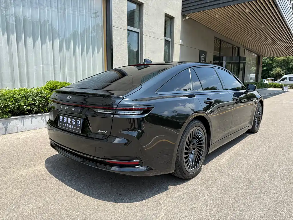Toyota Crown (Import) — миниатюра 5