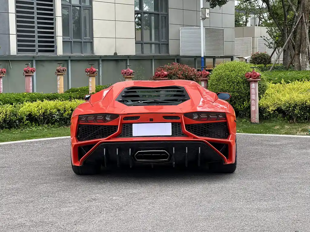Lamborghini Aventador — миниатюра 12