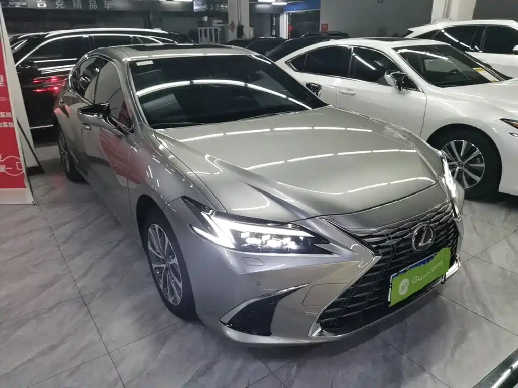 Lexus ES 2025 300h Premium