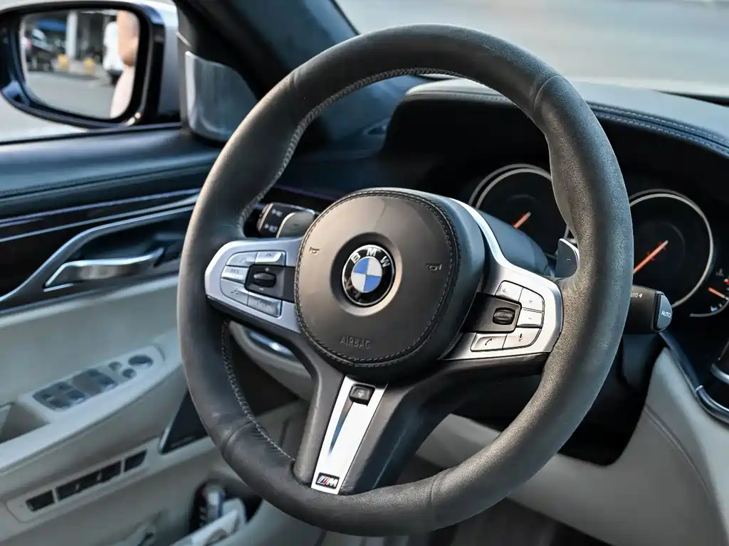 BMW 7 Series — миниатюра 10