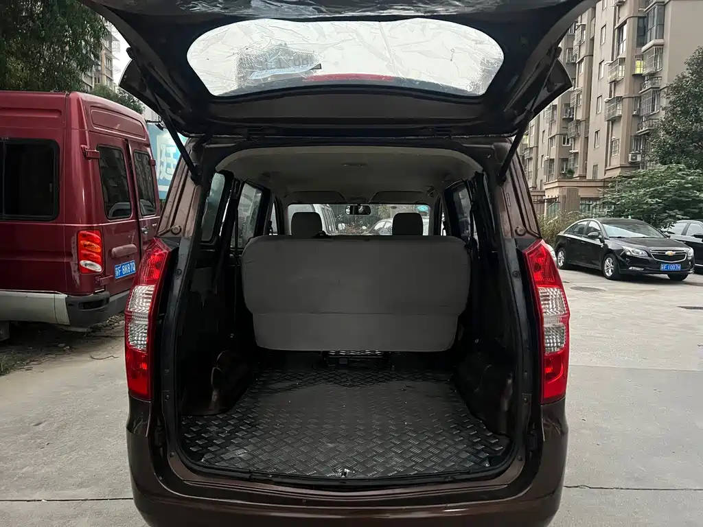 Wuling Hongguang — миниатюра 5