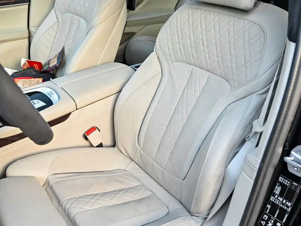 BMW 7 Series — миниатюра 14