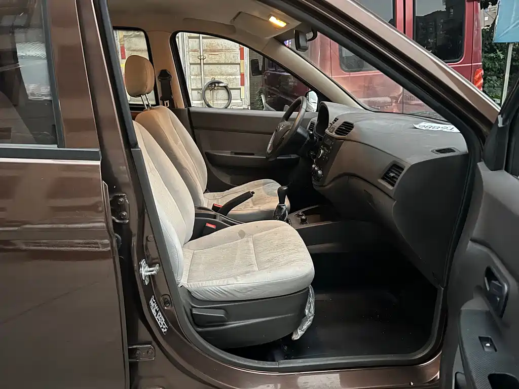 Wuling Hongguang — миниатюра 9