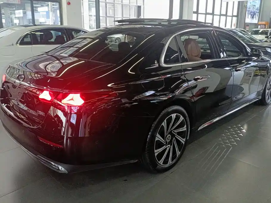 Mercedes-Benz E-Class — миниатюра 3