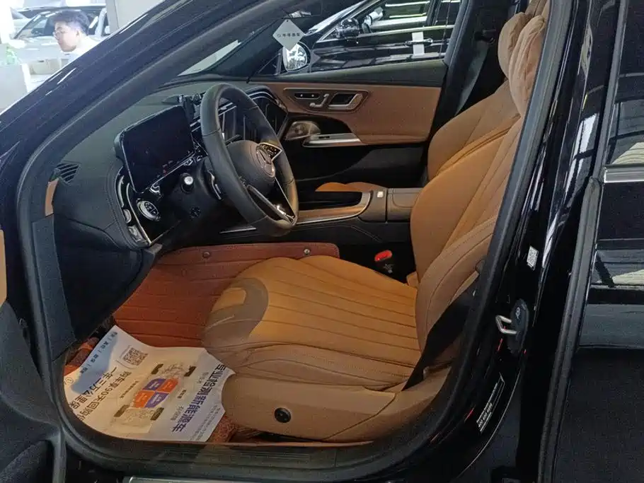 Mercedes-Benz E-Class — миниатюра 9