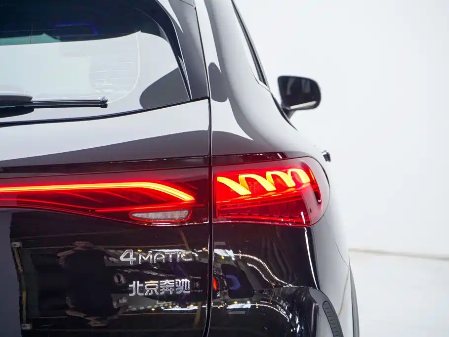 Mercedes-Benz EQE SUV — миниатюра 14