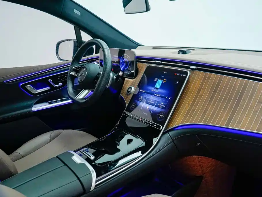 Mercedes-Benz EQE SUV — миниатюра 20