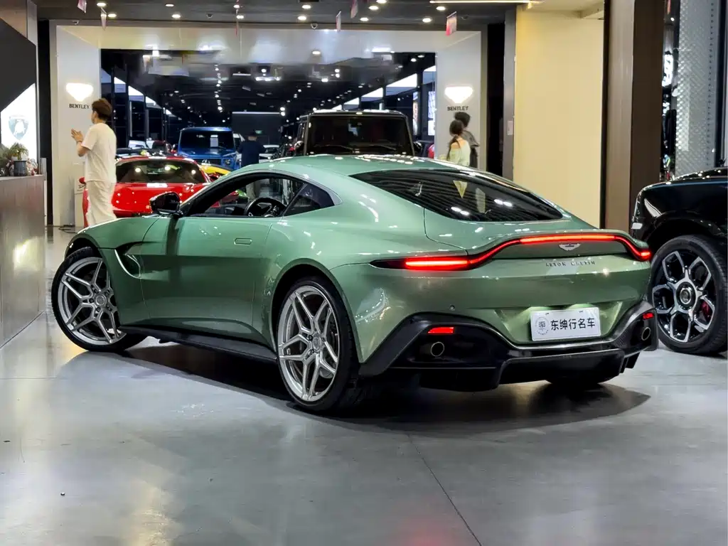 Aston Martin V8 Vantage 2018 4.0T V8 Coupe