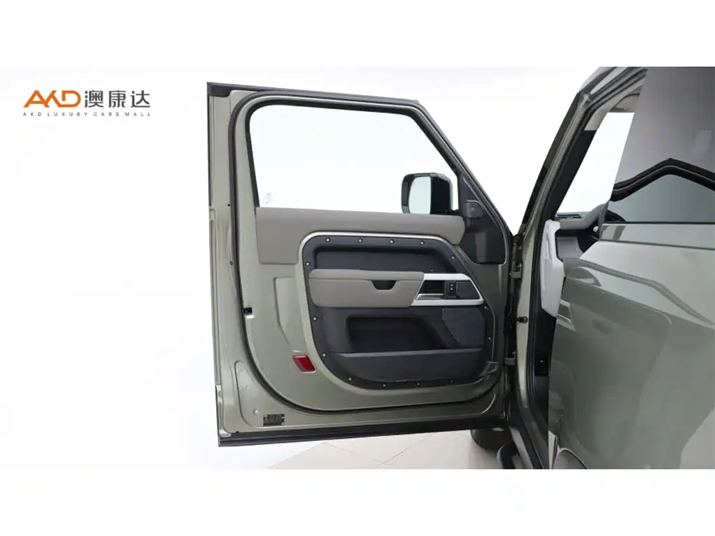 Land Rover Defender — миниатюра 10