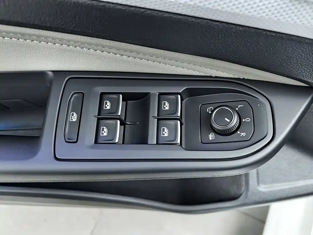 Volkswagen Golf — миниатюра 9