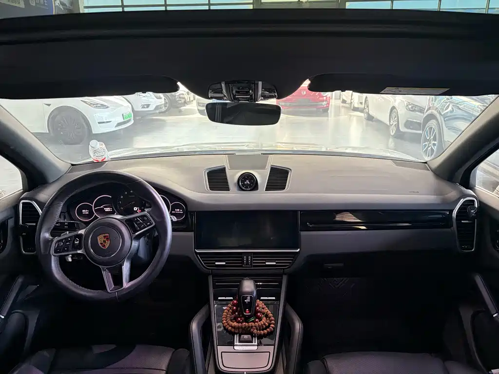 Porsche Cayenne — миниатюра 3