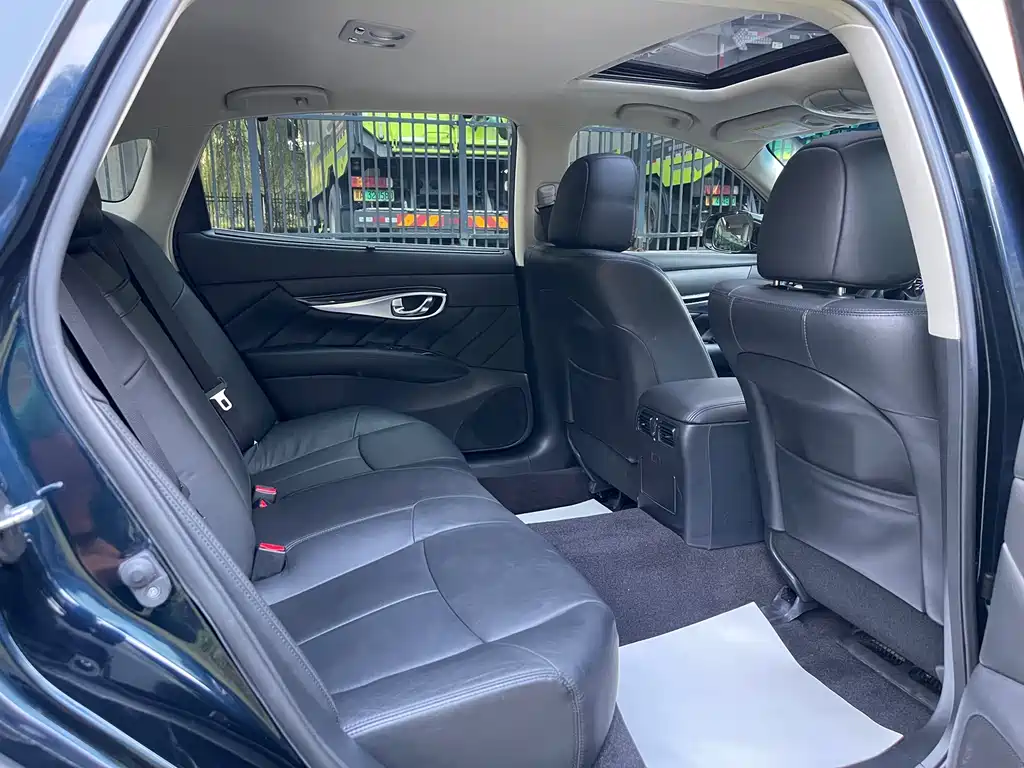 Infiniti Q70 — миниатюра 9