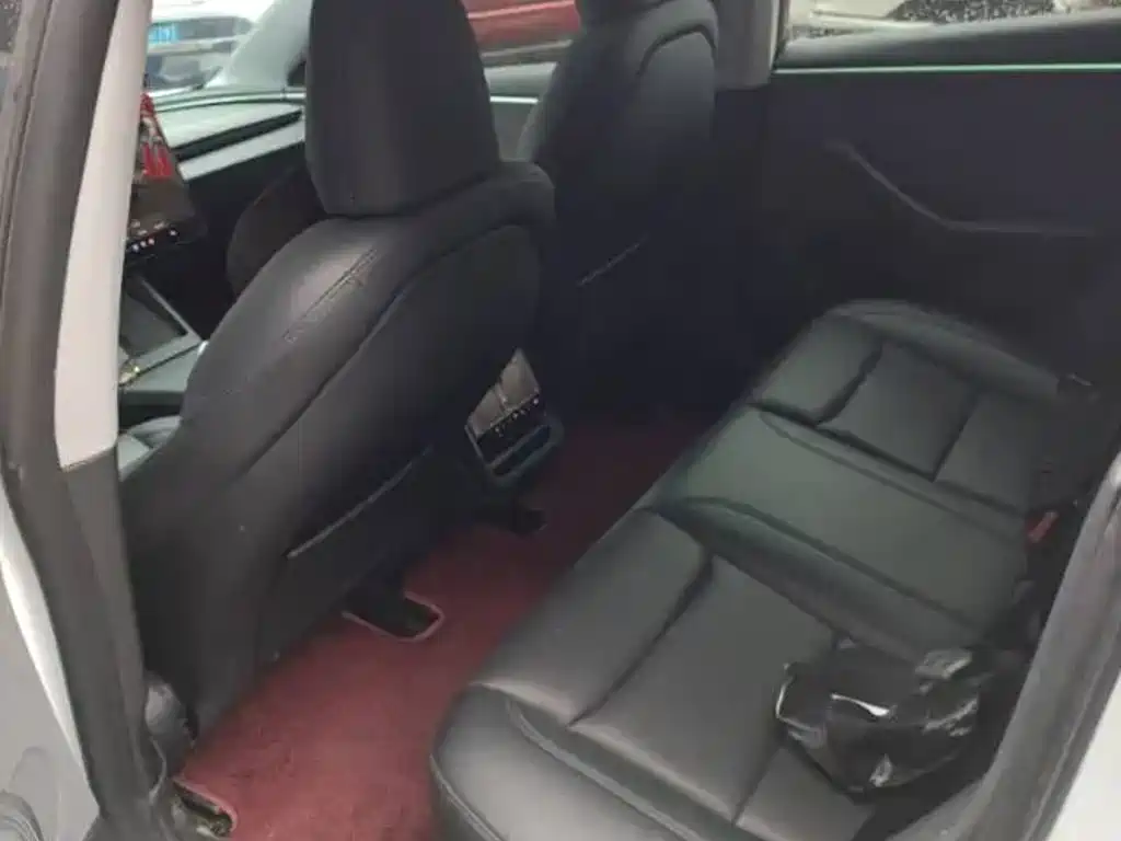 Tesla Model 3 — миниатюра 4
