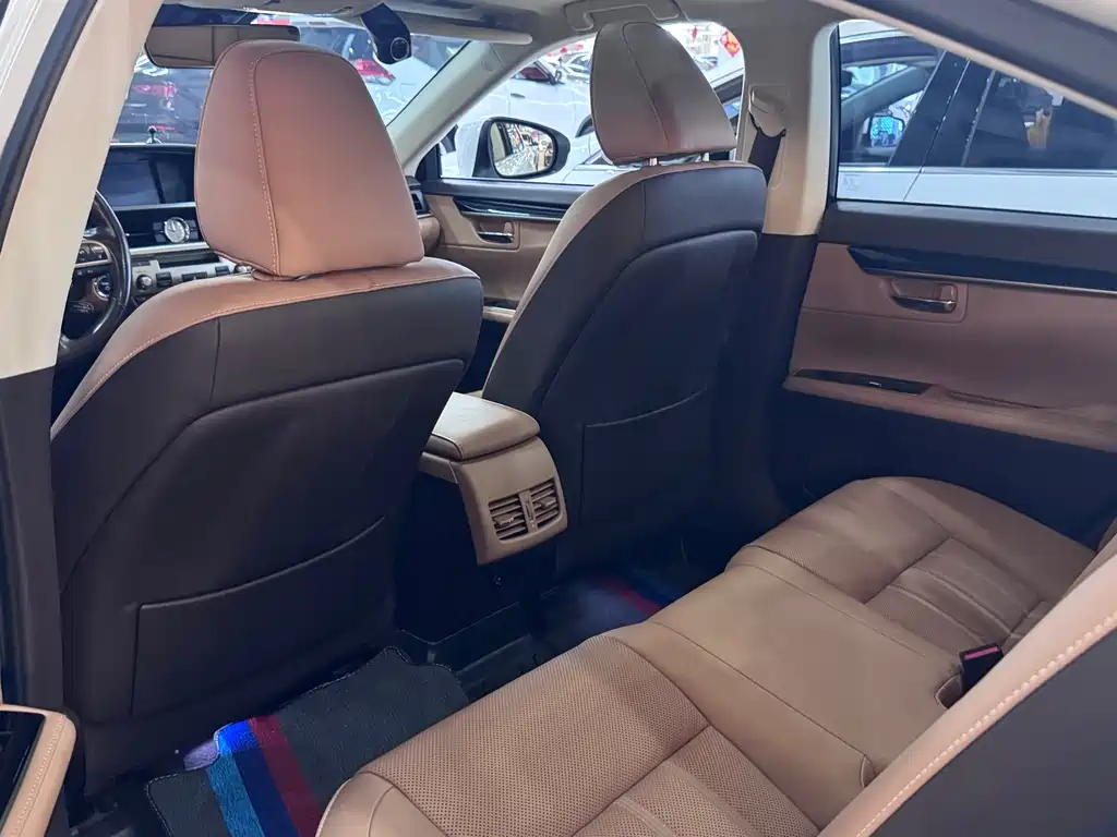 Lexus ES — миниатюра 7
