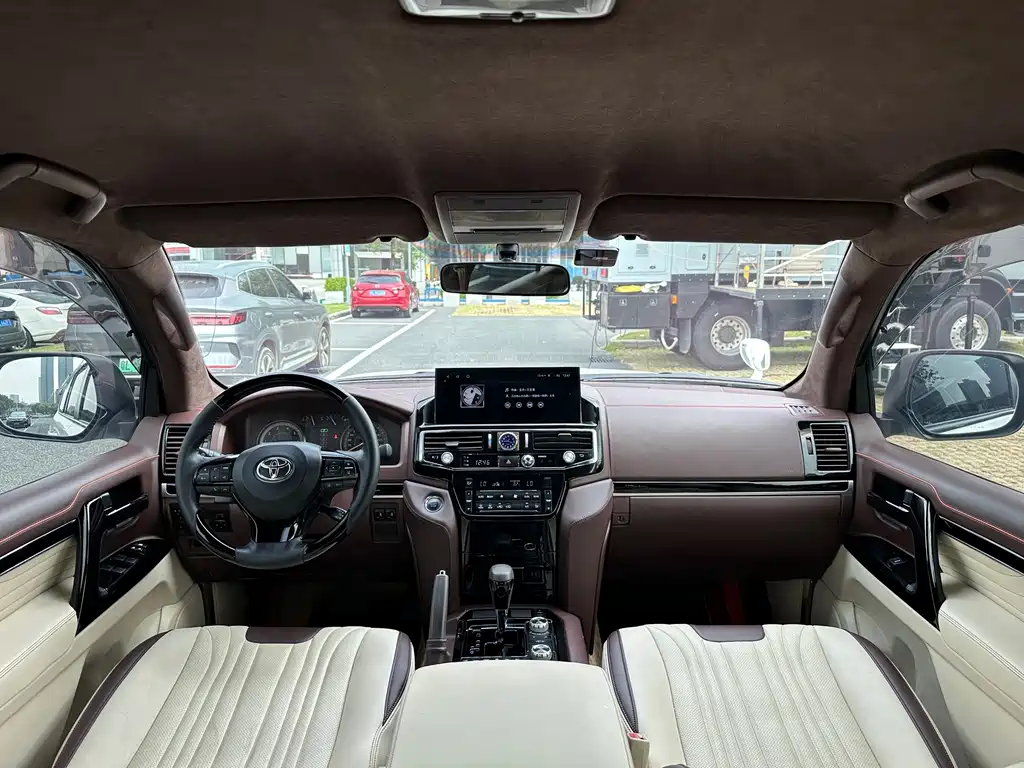 Toyota Land Cruiser — миниатюра 7