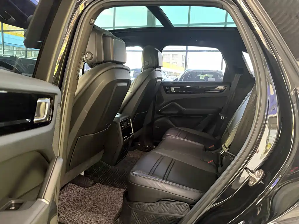 Porsche Cayenne — миниатюра 4