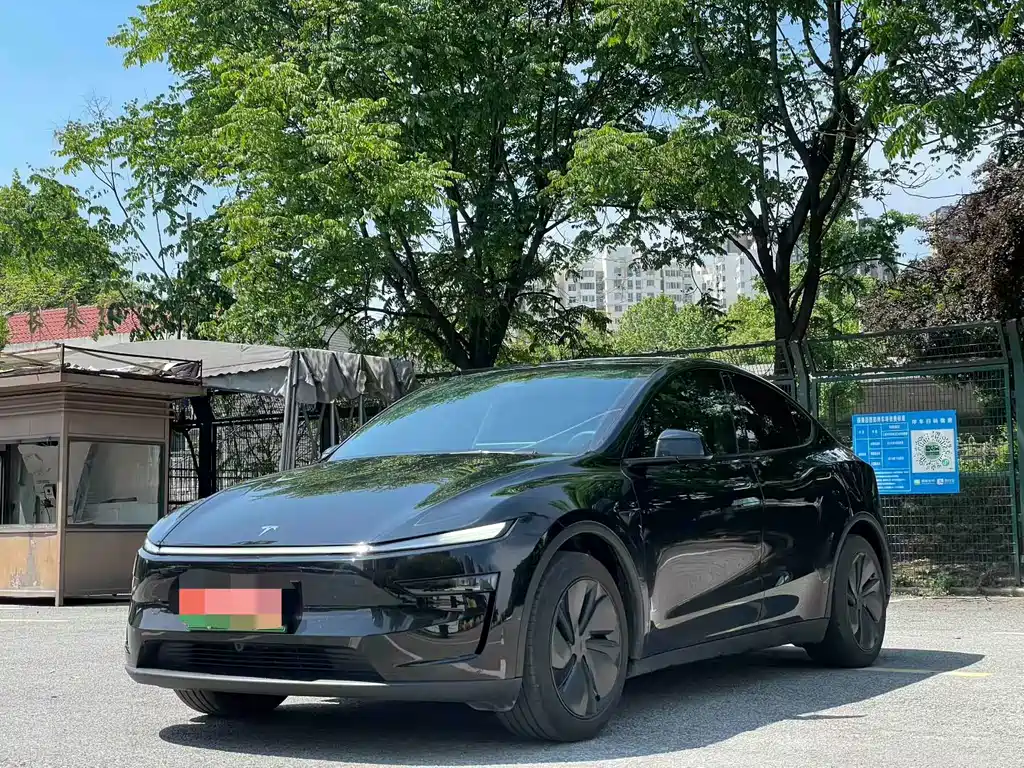 Tesla Model Y 2025