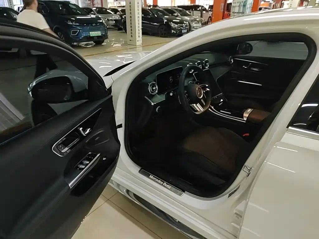 Mercedes-Benz C-Class — миниатюра 16