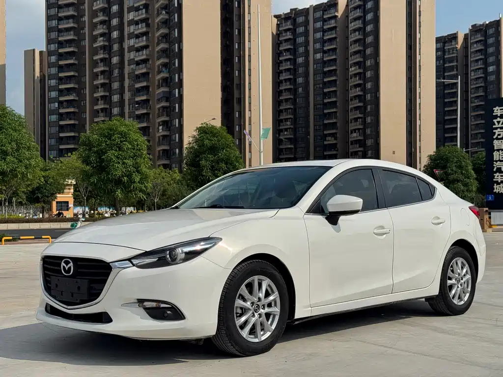 Mazda Mazda3 3 2017 1.5L AT Luxury V
