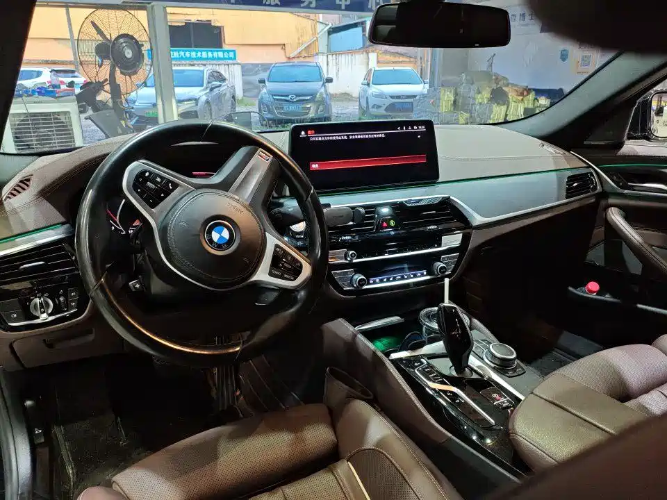 BMW 5 Series — миниатюра 3