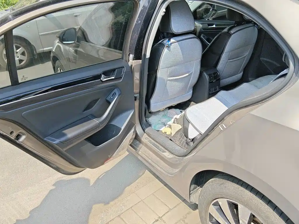 Volkswagen Sagitar — миниатюра 18