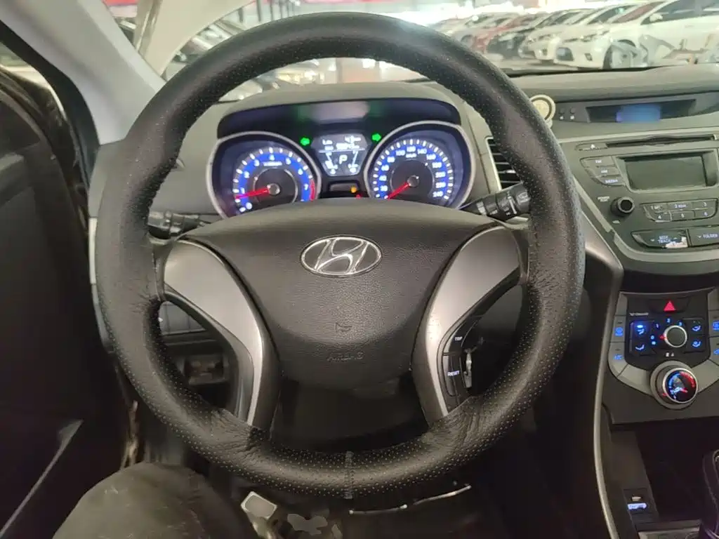 Hyundai Elantra Langdong — миниатюра 11