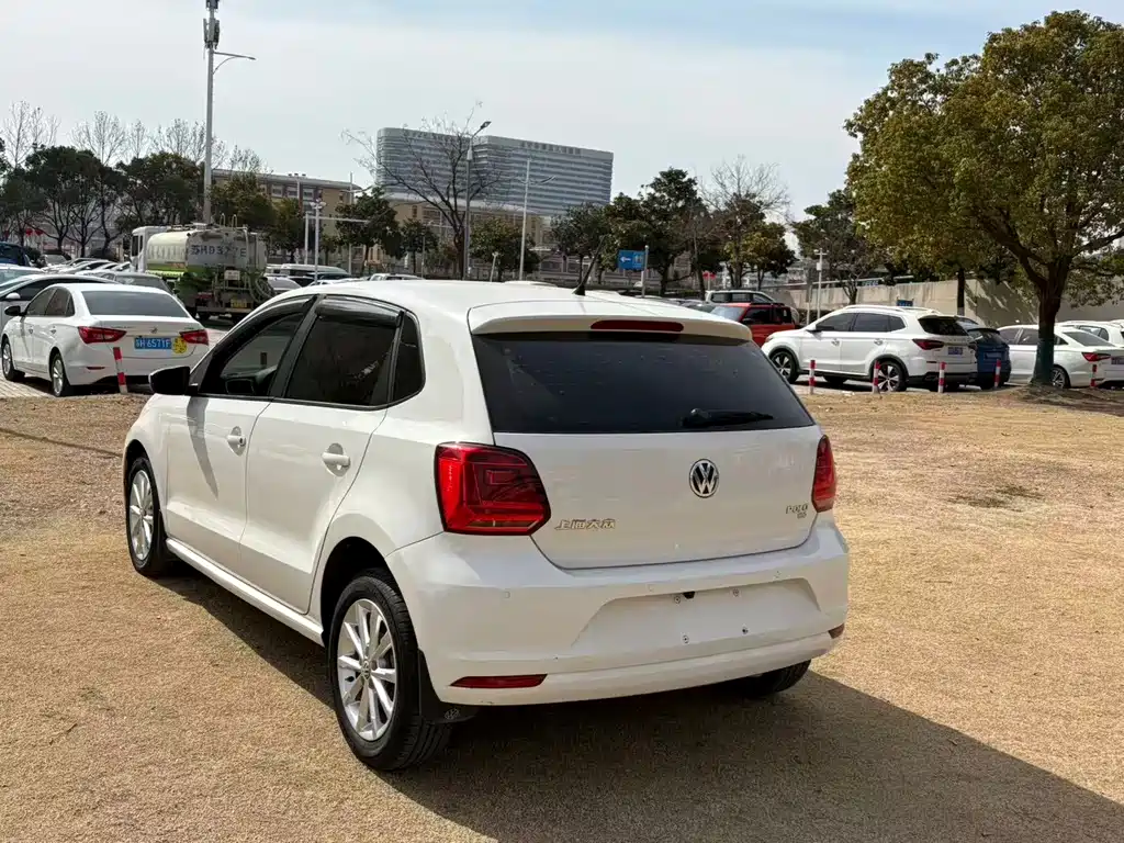 VOLKSWAGEN POLO