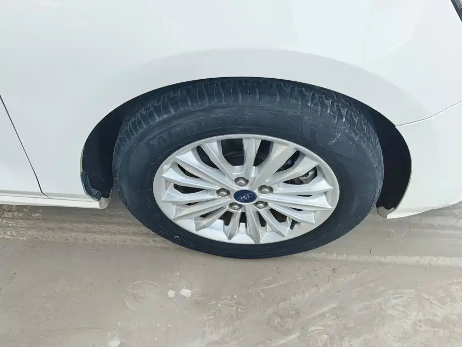 Ford Focus — миниатюра 5