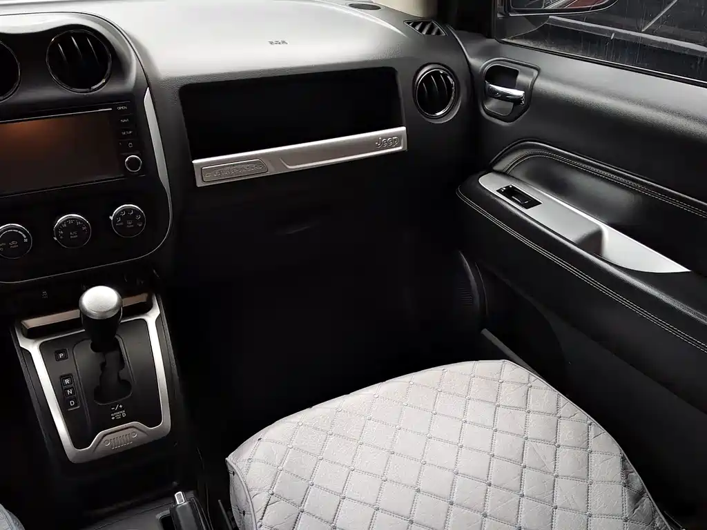 Jeep Compass (Import) — миниатюра 10