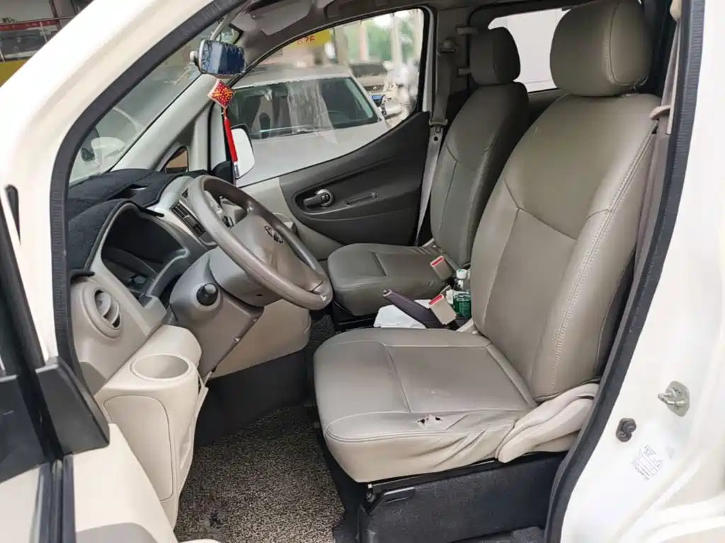 Nissan NV200 — миниатюра 15