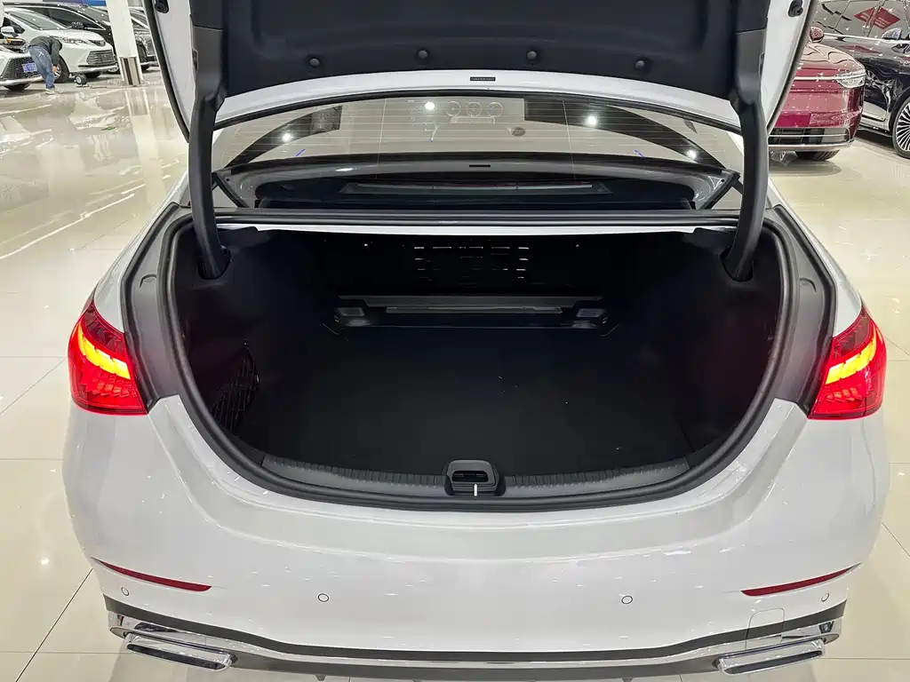 Mercedes-Benz C-Class — миниатюра 14
