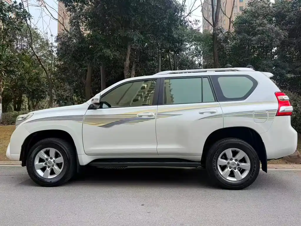TOYOTA PRADO