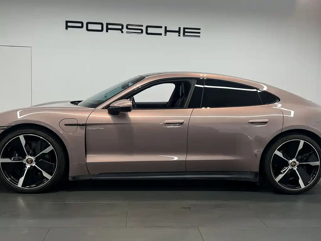Porsche Taycan — миниатюра 3