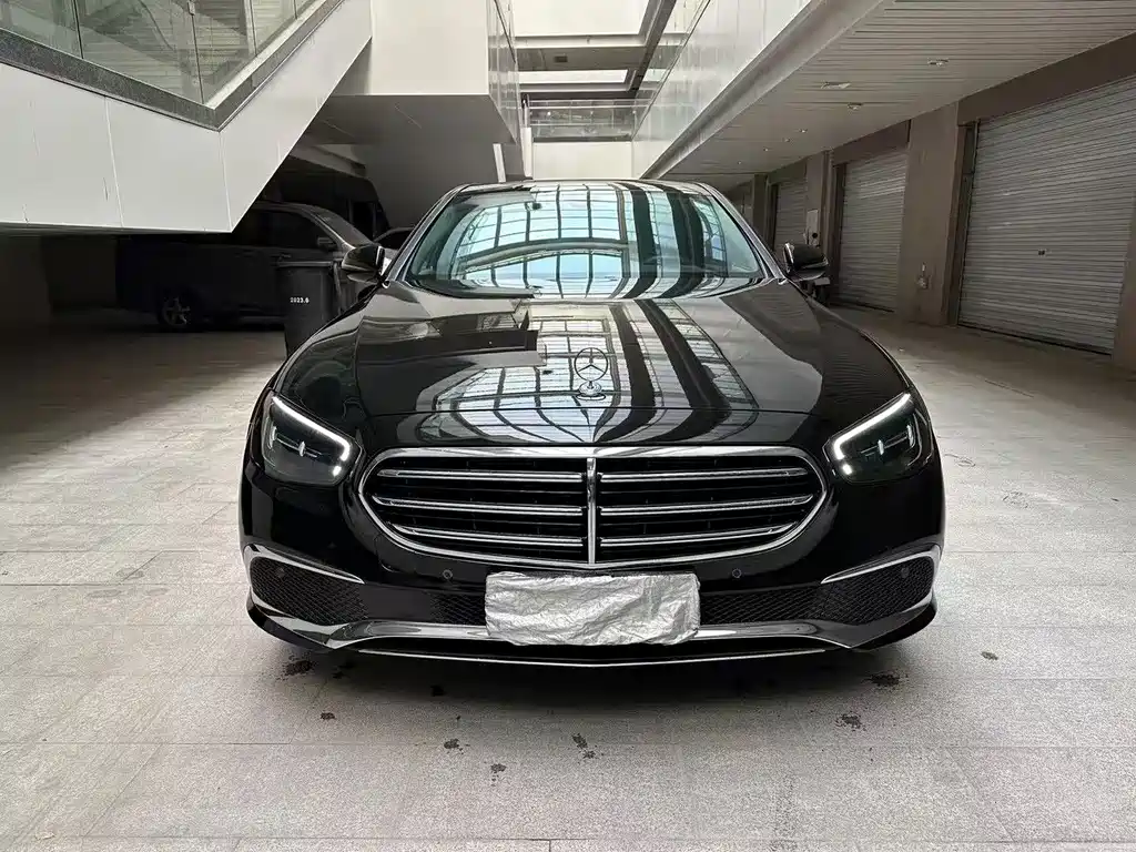 Mercedes-Benz E-Class — миниатюра 2