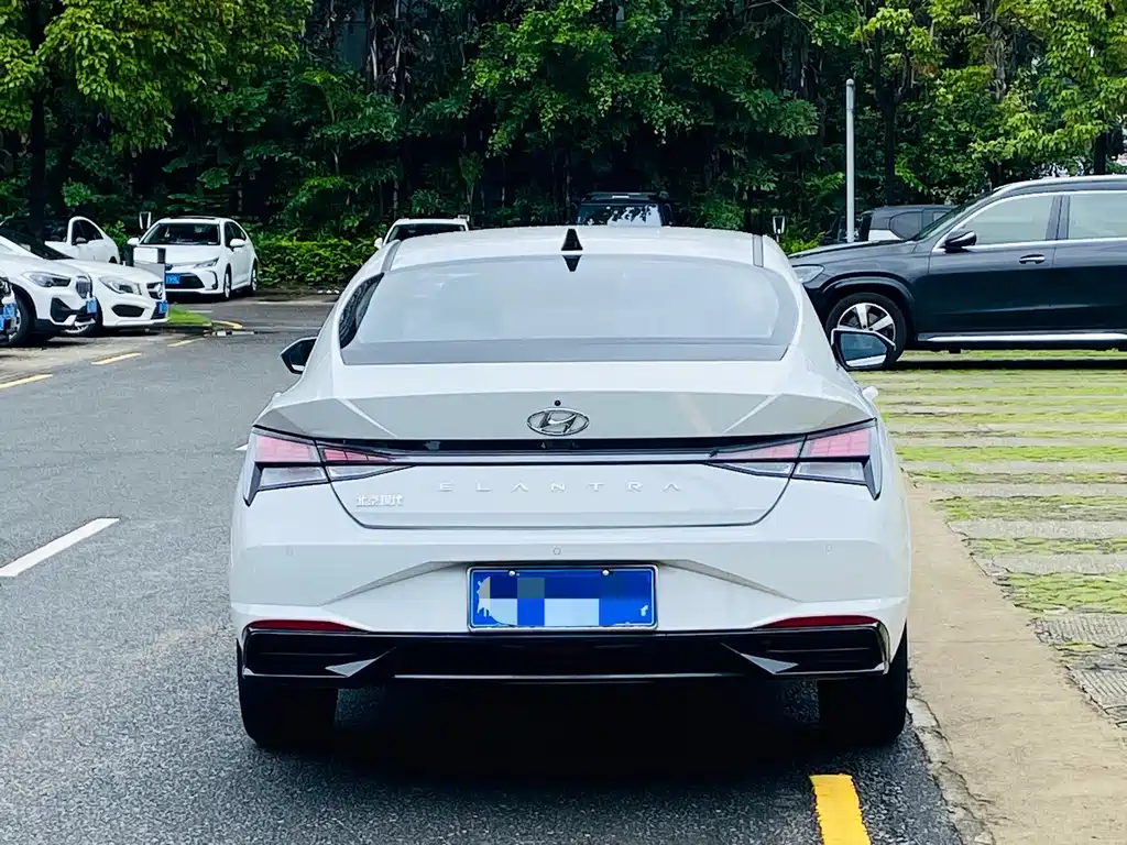 Hyundai Elantra — миниатюра 4