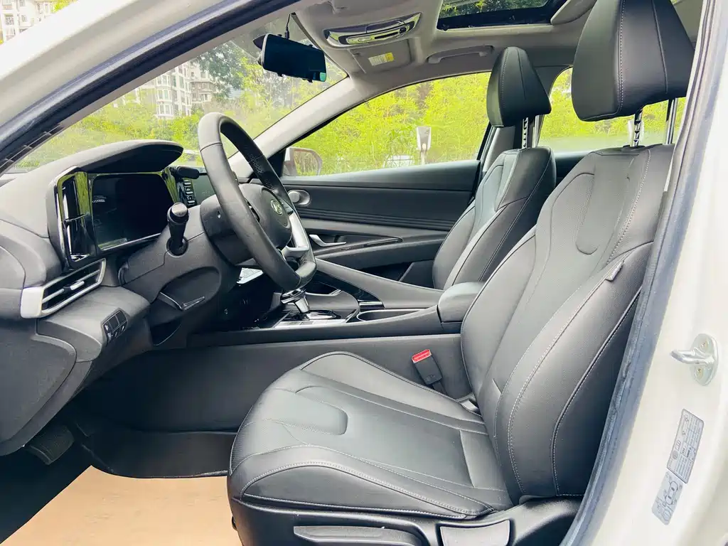 Hyundai Elantra — миниатюра 12