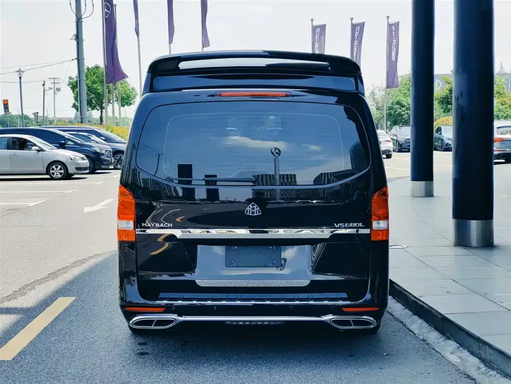 Mercedes-Benz Vito 2023 2.0T 7 мест