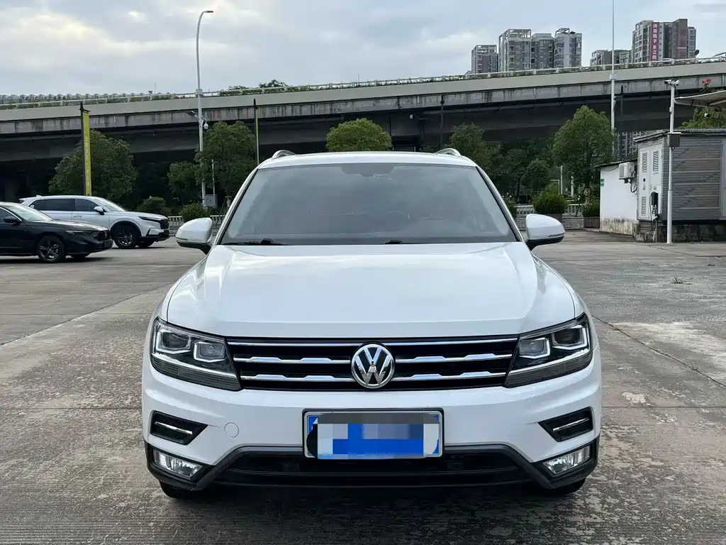 Volkswagen Tiguan L L 2020 330TSI AT Luxury VI