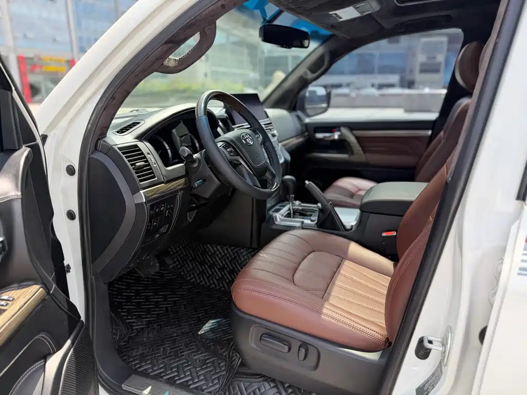 Toyota Land Cruiser 2018 4.6L AT