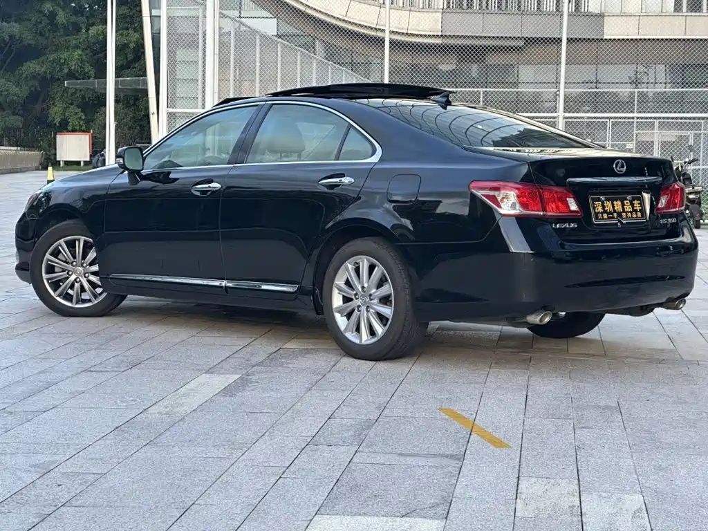 Lexus ES — миниатюра 10