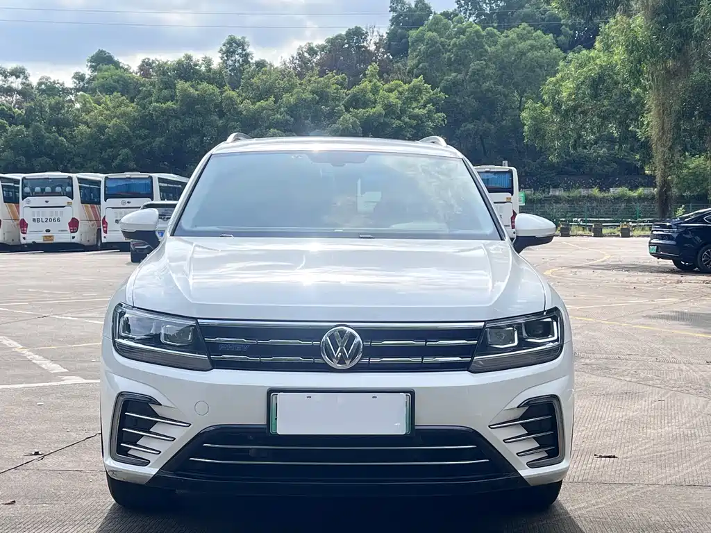 Volkswagen Tiguan L PHEV — миниатюра 2