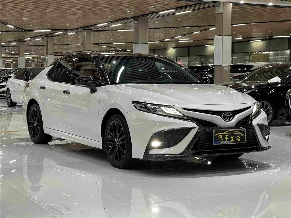 Toyota Camry — миниатюра 3