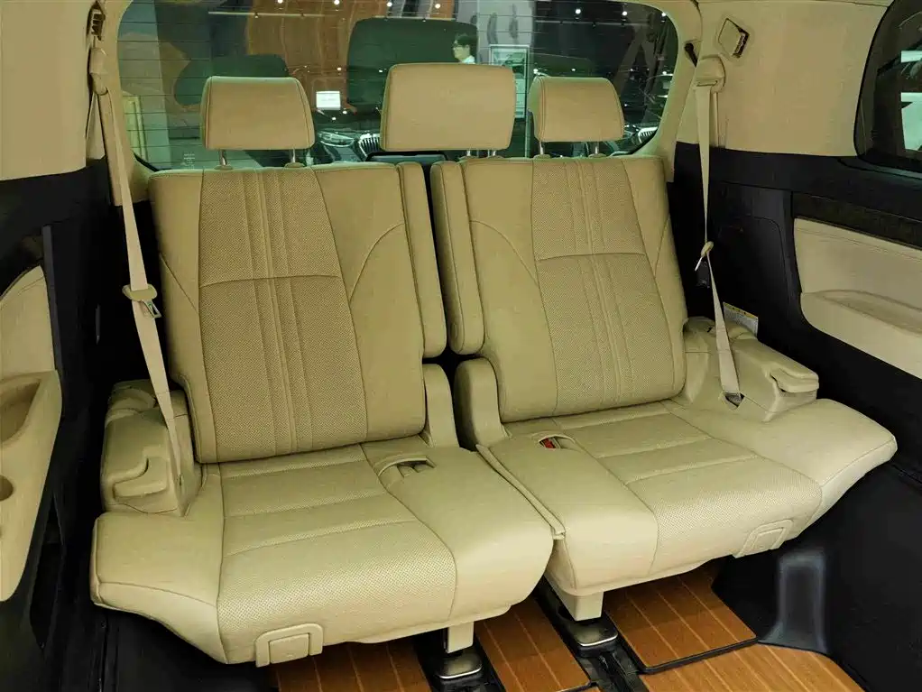 Toyota Alphard — миниатюра 15
