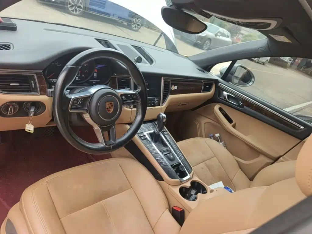 Porsche Macan — миниатюра 10