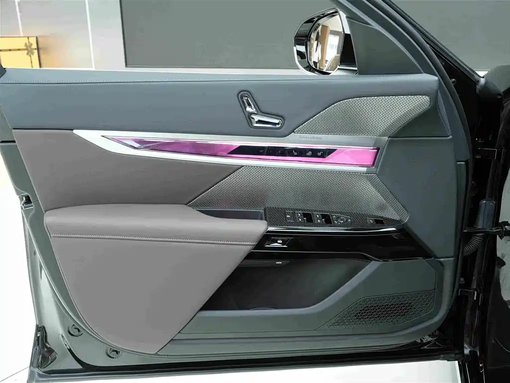 BMW 7 Series — миниатюра 14
