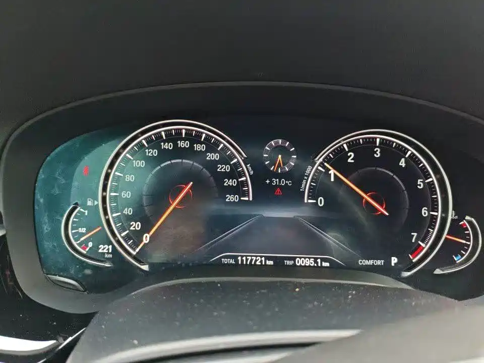 BMW 5 Series — миниатюра 4